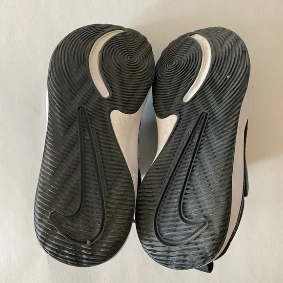 Nike Kids Black and White Low-Top Sneakers - Picture 5 of 6